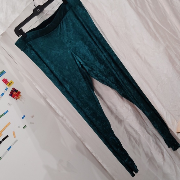 Velvety Green Holiday stretch pants with strong elastic waist leggings 2X - Picture 1 of 5
